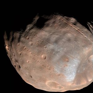 La plus grande lune de Mars, Phobos, vue par Mars Reconnaissance Orbiter en (...)