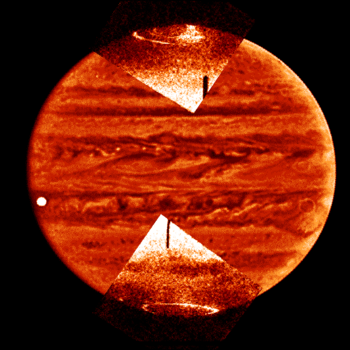 Mosaïque de deux images UV (150 nm) en fausses couleurs réalisée par la caméra&nbsp;(...)