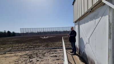 Denis Savary à la station de Nançay en mars 2022