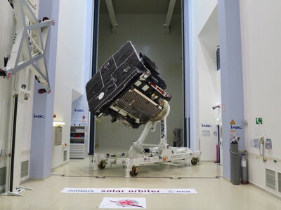 Solar Orbiter exposée en salle blanche pour la dernière fois en Europe, avant (...)