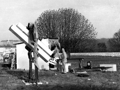Raymond Michard préparant la monture à Meudon pour l'éclipse du 30 juin 1954 à&nbsp;(...)