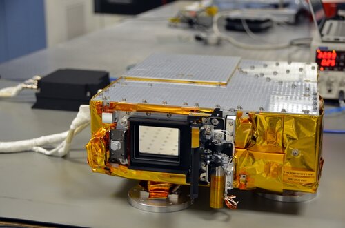 Modèle de vol de l'instrument MIRS avant son envoi au Japon, en mars (...)