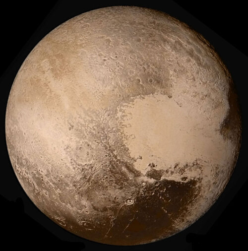 Vue globale en vraie couleur de Pluton photographié à 450 000 km de distance (...)