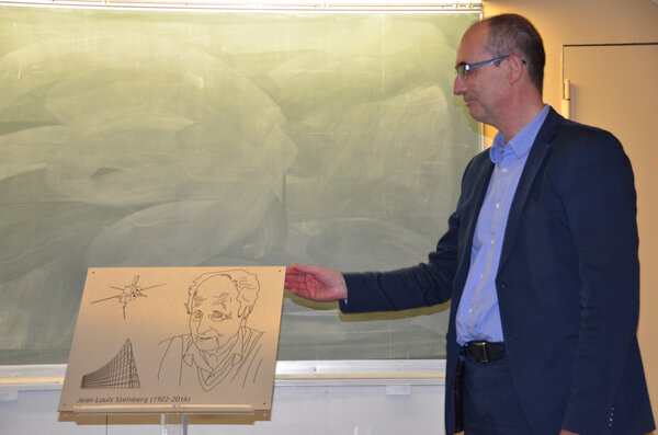Le Président de l'Observatoire de Paris, Claude Catala, inaugure la plaque&nbsp;(...)