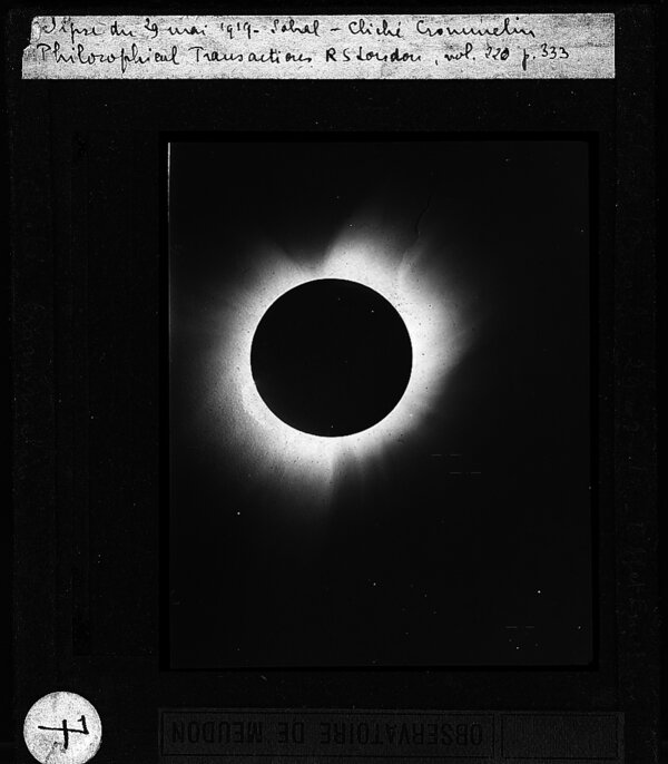 Figure 1 : Cliché de l'éclipse solaire du 29 mai 1919, plaque de verre (...)